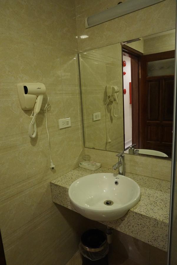 Ngan Ha Hotel Hanoi Bagian luar foto